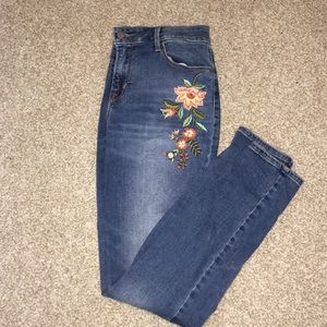 Old Navy Embroidered Medium Wash Jeans!
